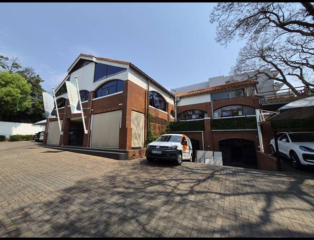 1,060M² OFFICE FOR SALE IN ILLOVO